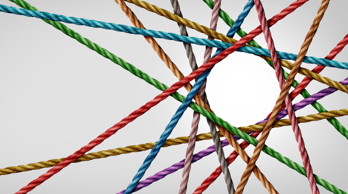 彩色绳子的矩阵，中心有一个圆圈